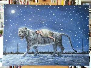 Ölbild eines jungen Mädchens, das auf dem Rücken eines weißen Tigers liegt.