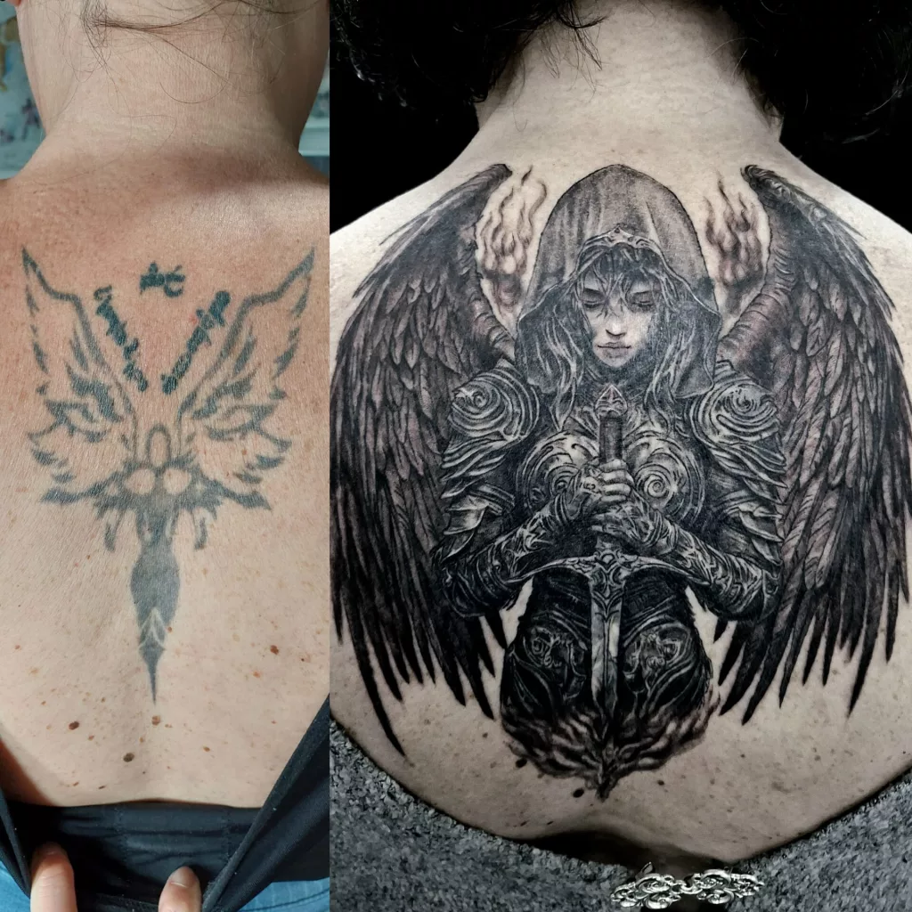Nahaufnahme eines großen Rücken-Tattoos. Gegenüberstellung eines alten Tattoos mit dem frischen Cover-up.